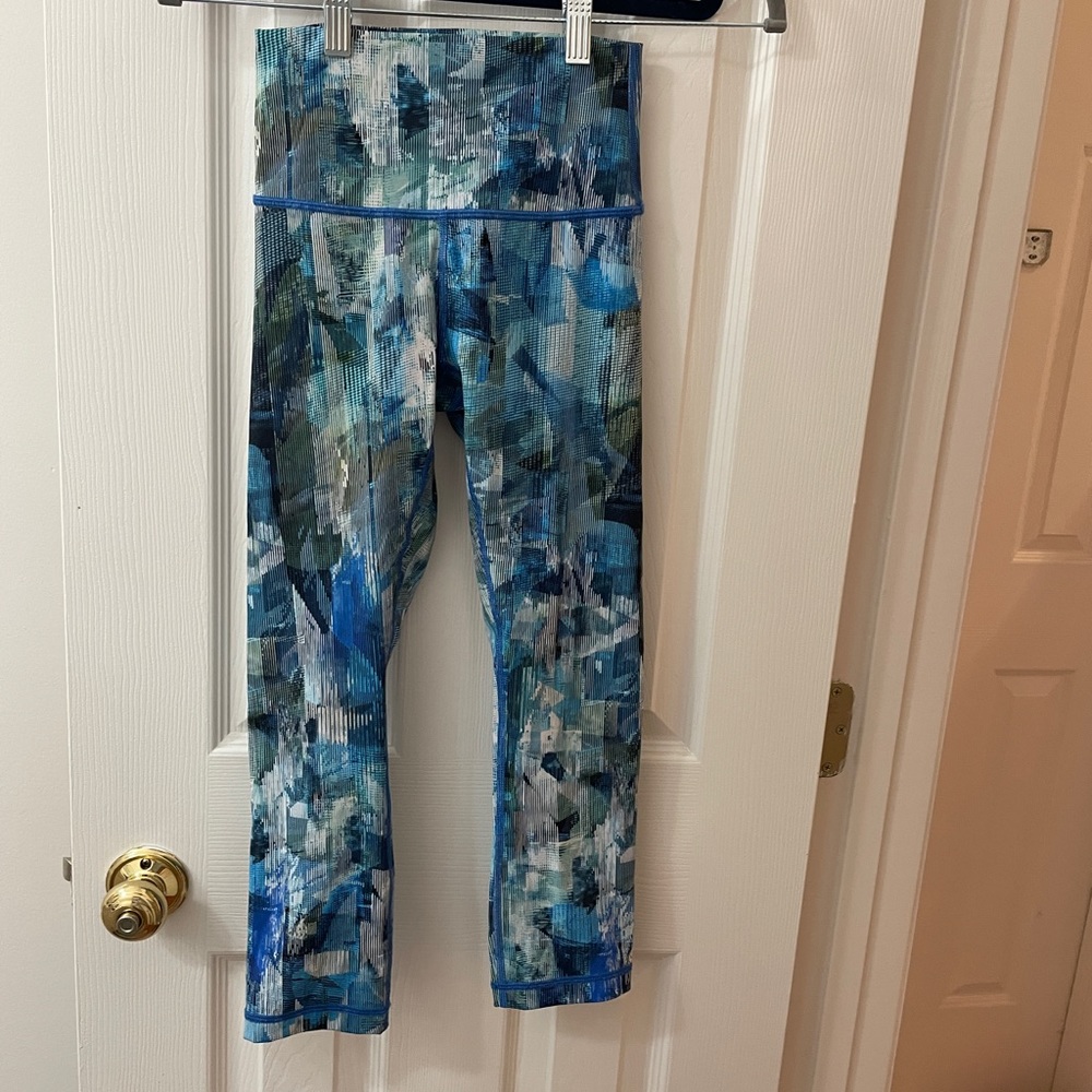 Lululemon leggings size 2; great condition; multicolored; high rise